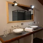 La Corte Della Regina Farm stay *